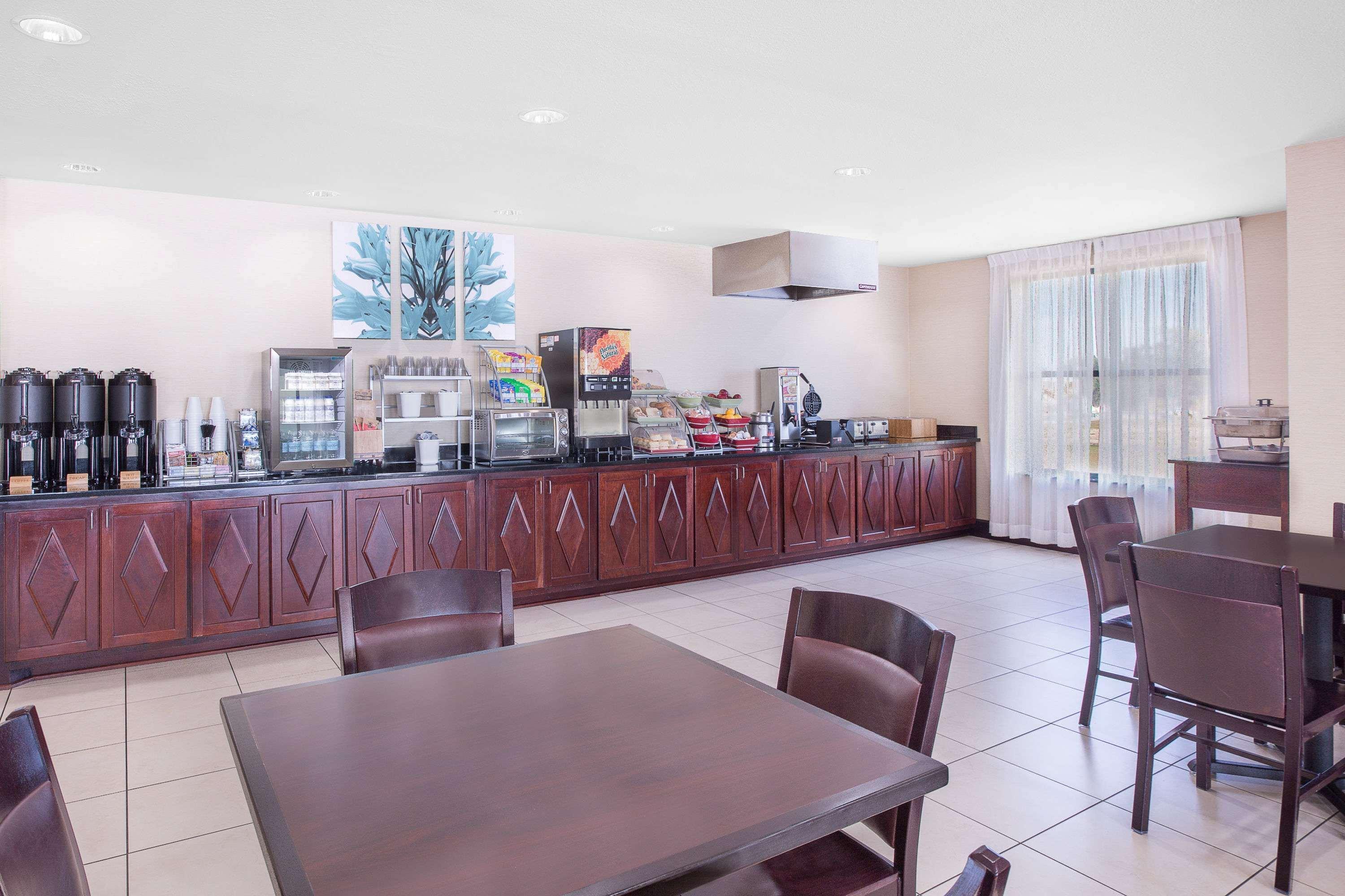Holiday Inn Express - Gulfport Beach By Ihg Exterior foto