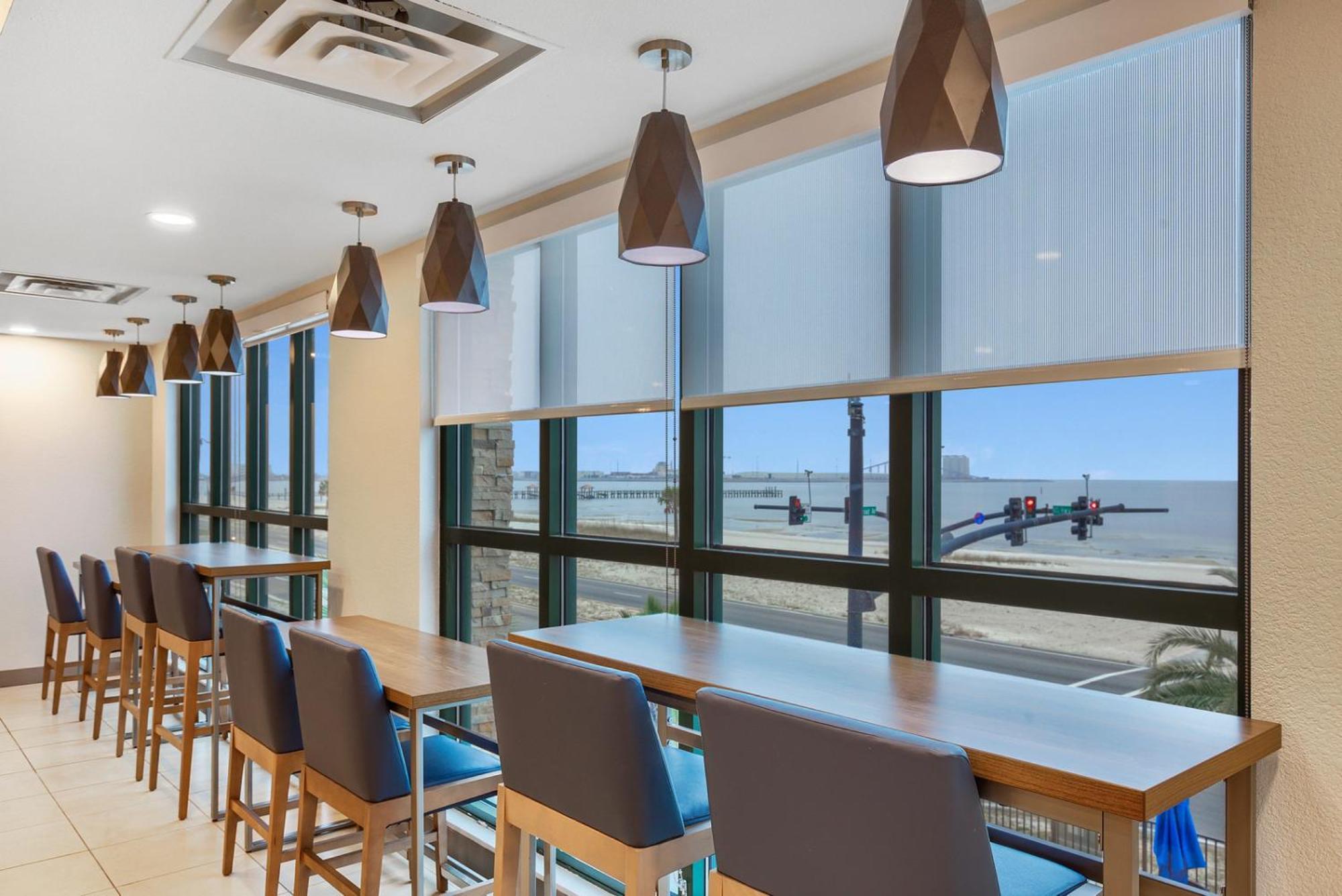 Holiday Inn Express - Gulfport Beach By Ihg Exterior foto