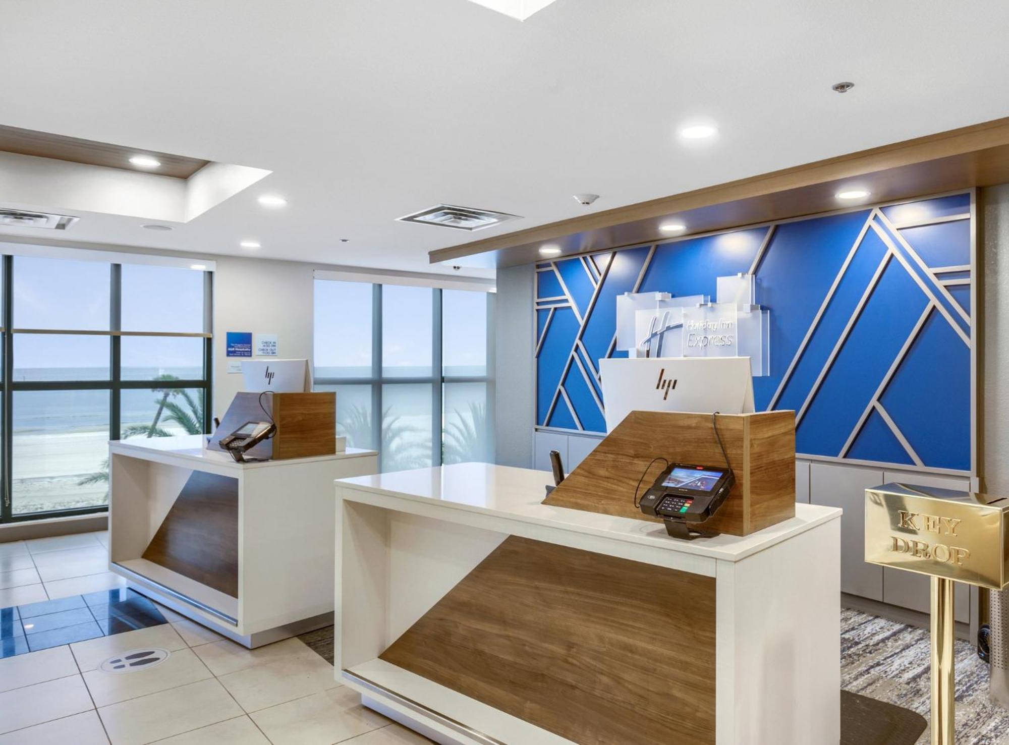 Holiday Inn Express - Gulfport Beach By Ihg Exterior foto