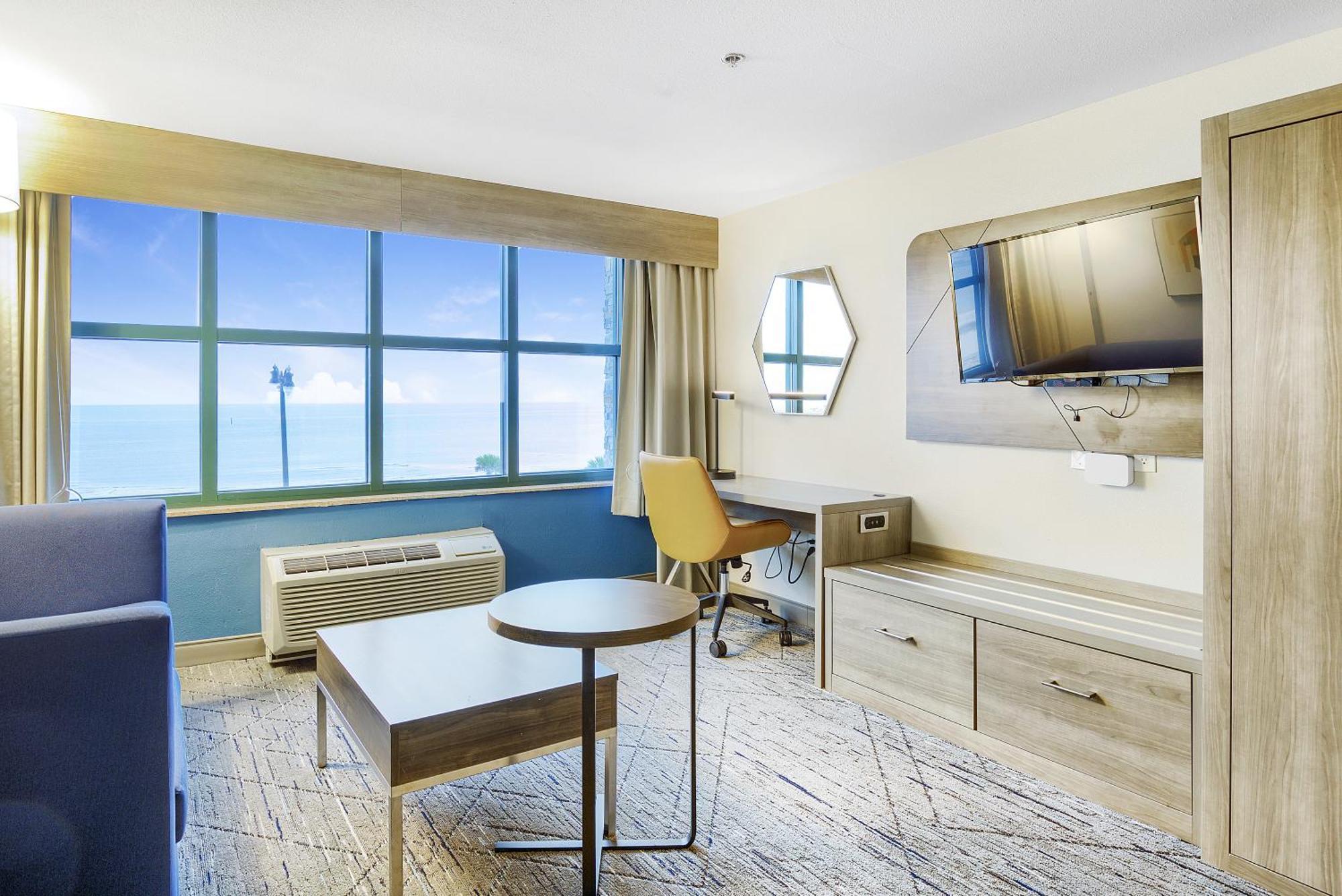 Holiday Inn Express - Gulfport Beach By Ihg Exterior foto