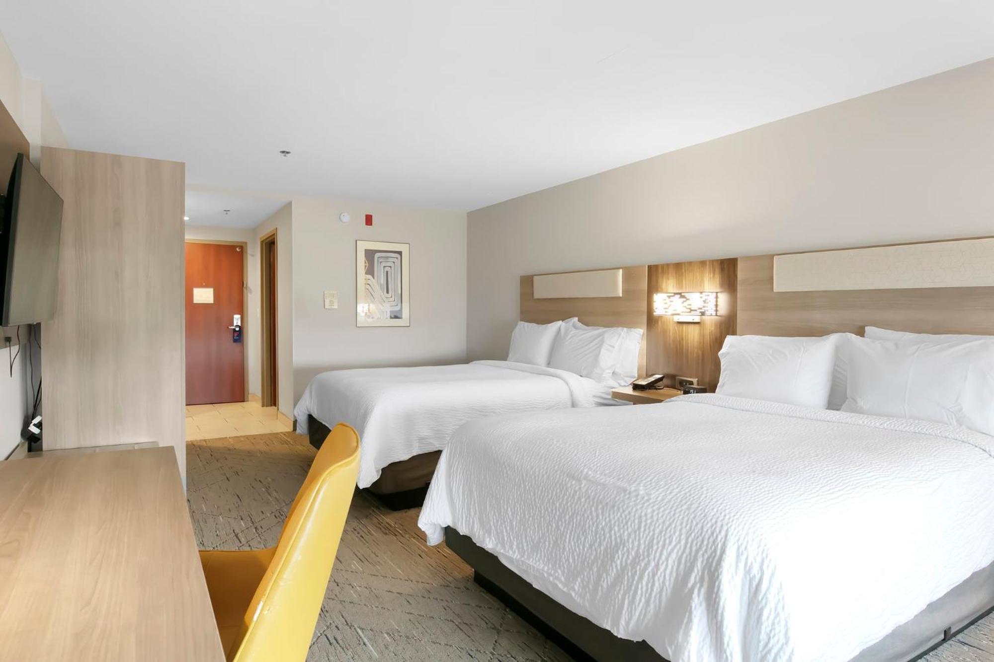 Holiday Inn Express - Gulfport Beach By Ihg Exterior foto