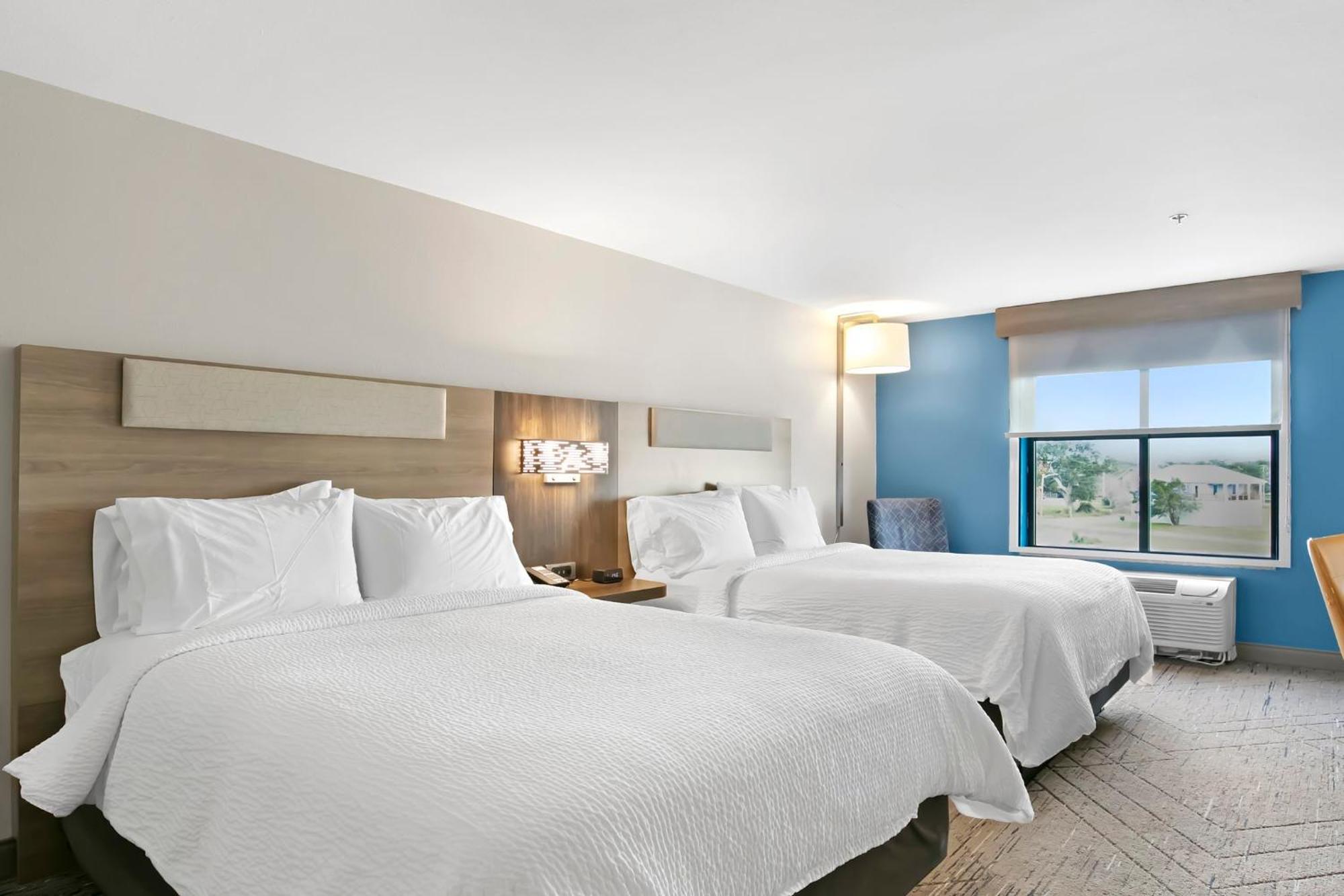 Holiday Inn Express - Gulfport Beach By Ihg Exterior foto